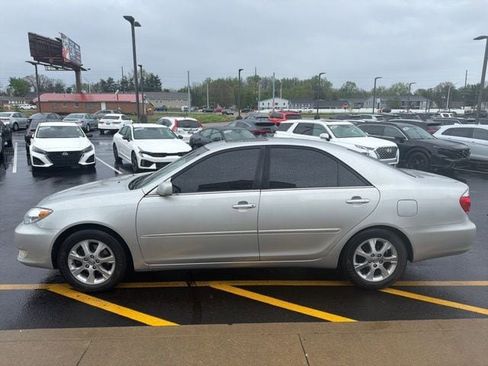 Used 2005 Toyota Camry XLE image 3