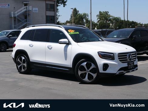 Used 2025 Mercedes-Benz GLB 250 4MATIC image 1