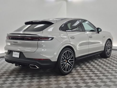 Used 2026 Porsche Cayenne E-Hybrid Coupe AWD/4WD image 9