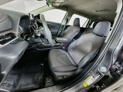 Used 2023 Toyota Highlander L FWD image 12
