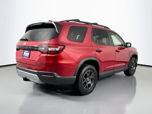 Certified 2025 Honda Pilot TrailSport image 5