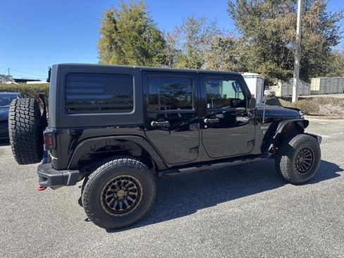 Used 2017 Jeep Wrangler Unlimited Rubicon image 2