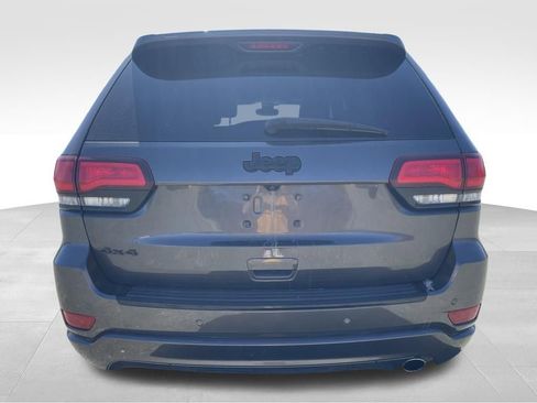 Used 2018 Jeep Grand Cherokee Altitude image 14