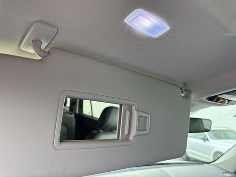 Certified 2025 Volkswagen Atlas SE image 32