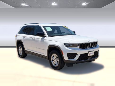 Used 2023 Jeep Grand Cherokee Laredo w/ Luxury Tech Group I AWD/4WD image 7