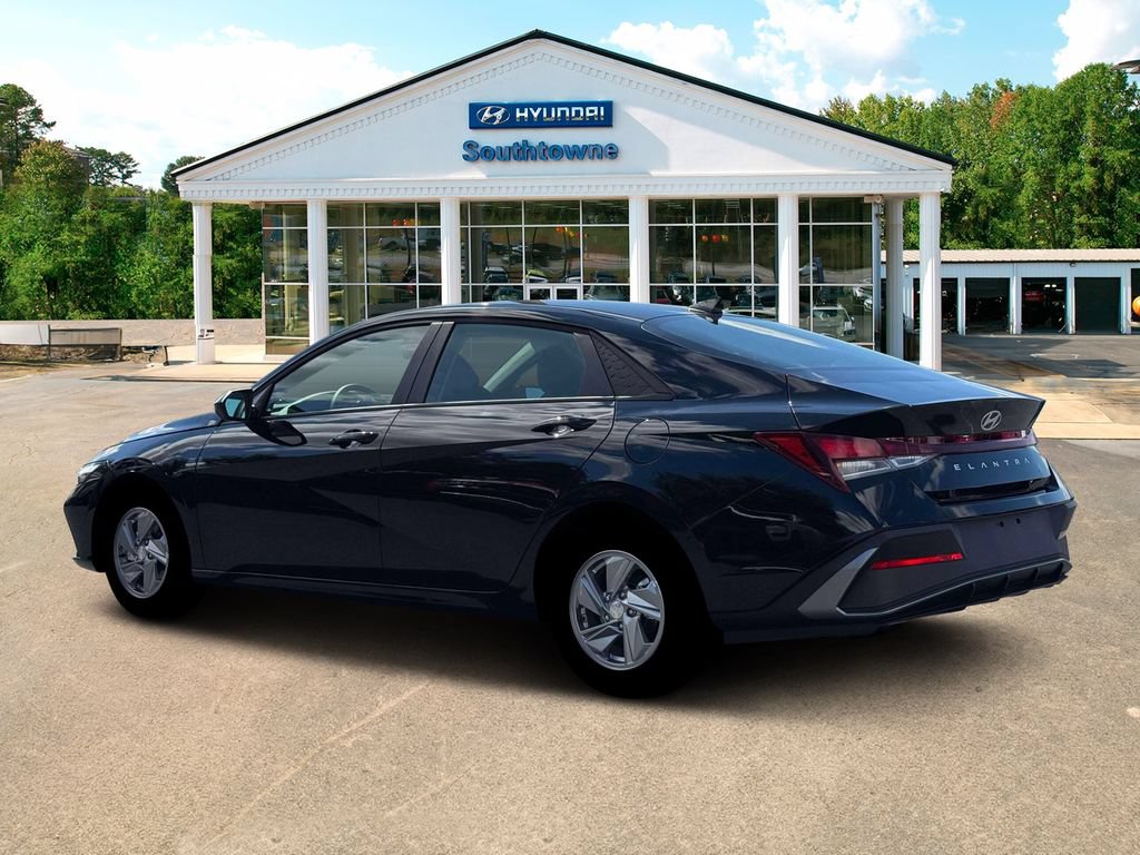 New 2026 Hyundai Elantra SE FWD image 4