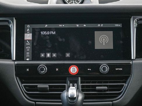 Used 2023 Porsche Macan image 13