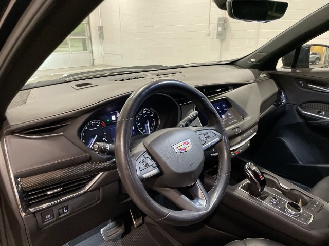 Used 2022 Cadillac XT4 Sport w/ Enhanced Visibility Package FWD image 15
