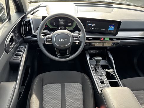 Certified 2025 Kia Sorento LX image 23