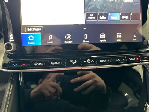 New 2026 Jeep Grand Wagoneer L Limited AWD/4WD image 3