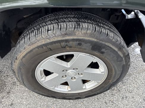 Used 2011 Jeep Wrangler Unlimited Sahara w/ Dual Top Group image 19