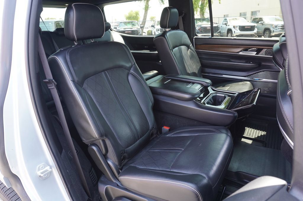 Used 2022 Jeep Grand Wagoneer Series II w/ Convenience Group III AWD/4WD image 9