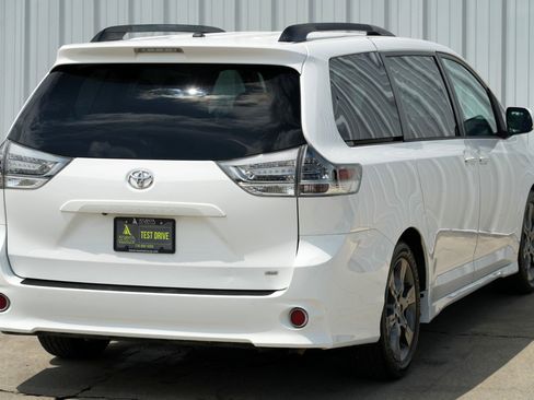 Used 2015 Toyota Sienna SE Premium image 48