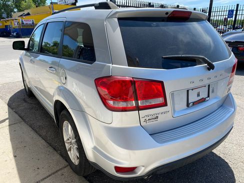 Used 2014 Dodge Journey SXT w/ Flexible Seating Group FWD image 2