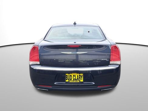 Used 2016 Chrysler 300 C image 5