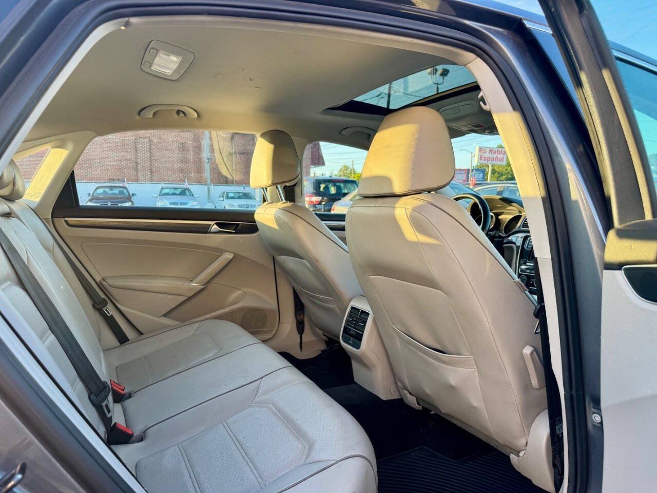 Used 2018 Volkswagen Passat 2.0T SE FWD image 12