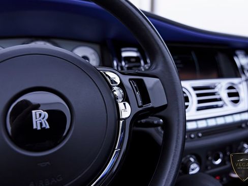 Used 2019 Rolls-Royce Dawn RWD image 72