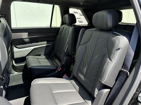 New 2026 Cadillac Vistiq Platinum image 13