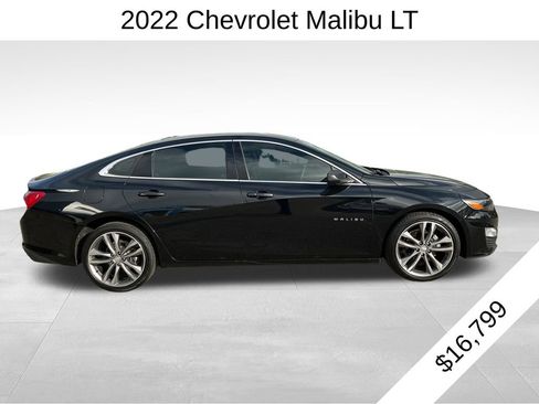 Used 2022 Chevrolet Malibu LT image 2