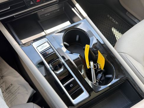 Used 2024 Volkswagen Atlas SE FWD image 27