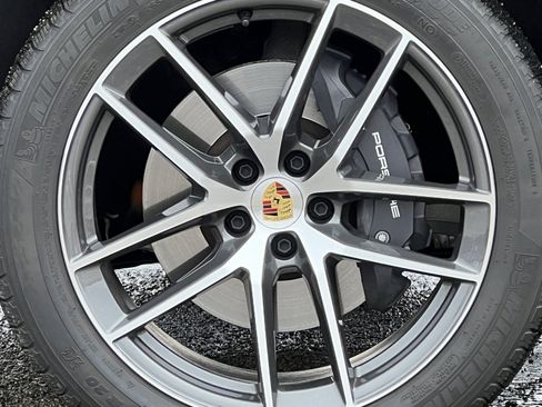 Certified 2025 Porsche Macan image 13