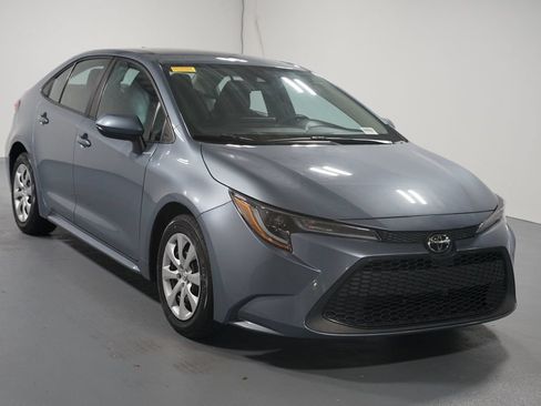 Used 2022 Toyota Corolla LE FWD image 3