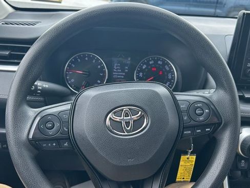 Used 2020 Toyota RAV4 LE image 21
