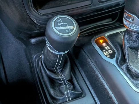 Used 2019 Jeep Wrangler Unlimited Sahara AWD/4WD image 25