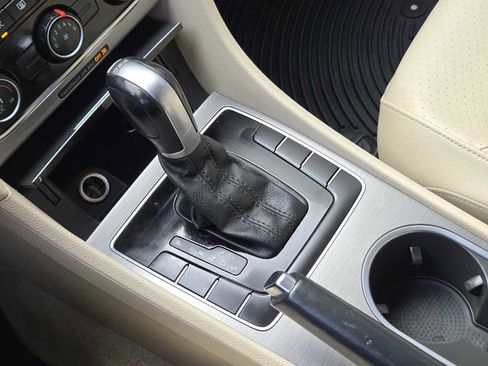 Used 2015 Volkswagen Passat TDI SE image 21