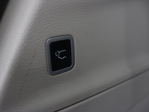 Used 2024 Chrysler Pacifica Touring-L image 29