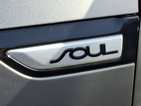 Used 2018 Kia Soul FWD image 4