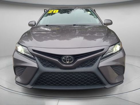 Used 2020 Toyota Camry SE image 4