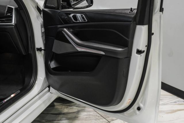 Used 2020 BMW X5 M50i AWD/4WD image 41