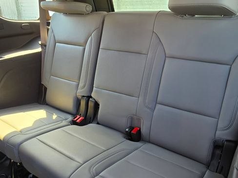 Used 2021 Chevrolet Tahoe Z71 w/ Z71 Signature Package AWD/4WD image 9