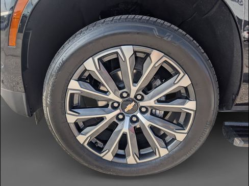Used 2025 Chevrolet Suburban High Country AWD/4WD image 25