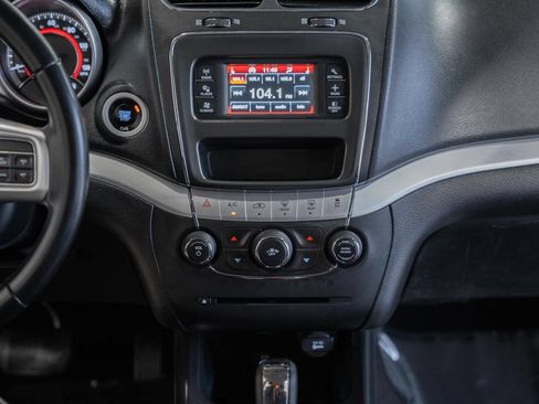 Used 2019 Dodge Journey SE w/ Premium Group FWD image 17