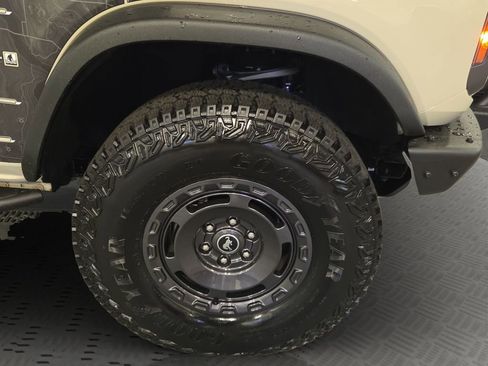 Used 2022 Ford Bronco Everglades AWD/4WD image 16
