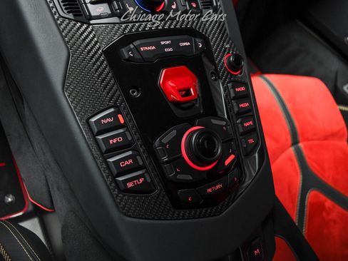 Used 2019 Lamborghini Aventador SVJ AWD/4WD image 17