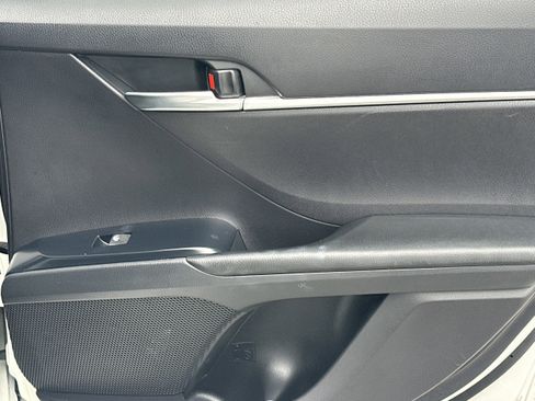 Used 2018 Toyota Camry SE w/ Moonroof Package FWD image 16