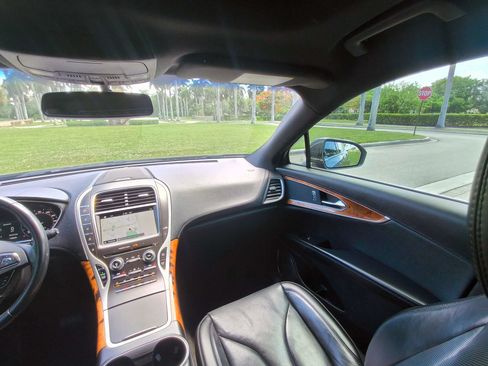 Used 2018 Lincoln MKX Reserve FWD image 9