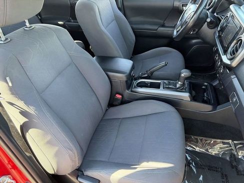 Used 2018 Toyota Tacoma TRD Sport w/ Technology Package image 11