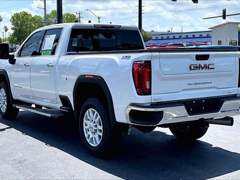 Used 2022 GMC Sierra 2500 SLT w/ SLT Premium Package AWD/4WD image 3
