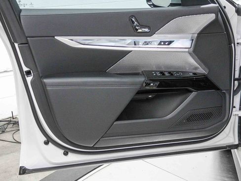 Certified 2023 BMW 740i w/ Parking Assistance Package image 22