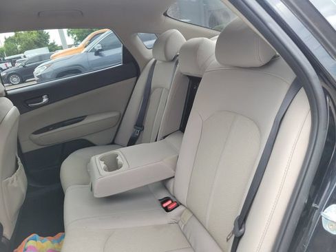 Used 2017 Kia Optima LX FWD image 25
