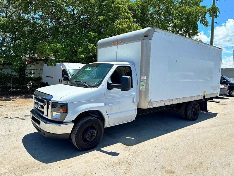 Used 2016 Ford E-350 and Econoline 350 Super Duty RWD image 9