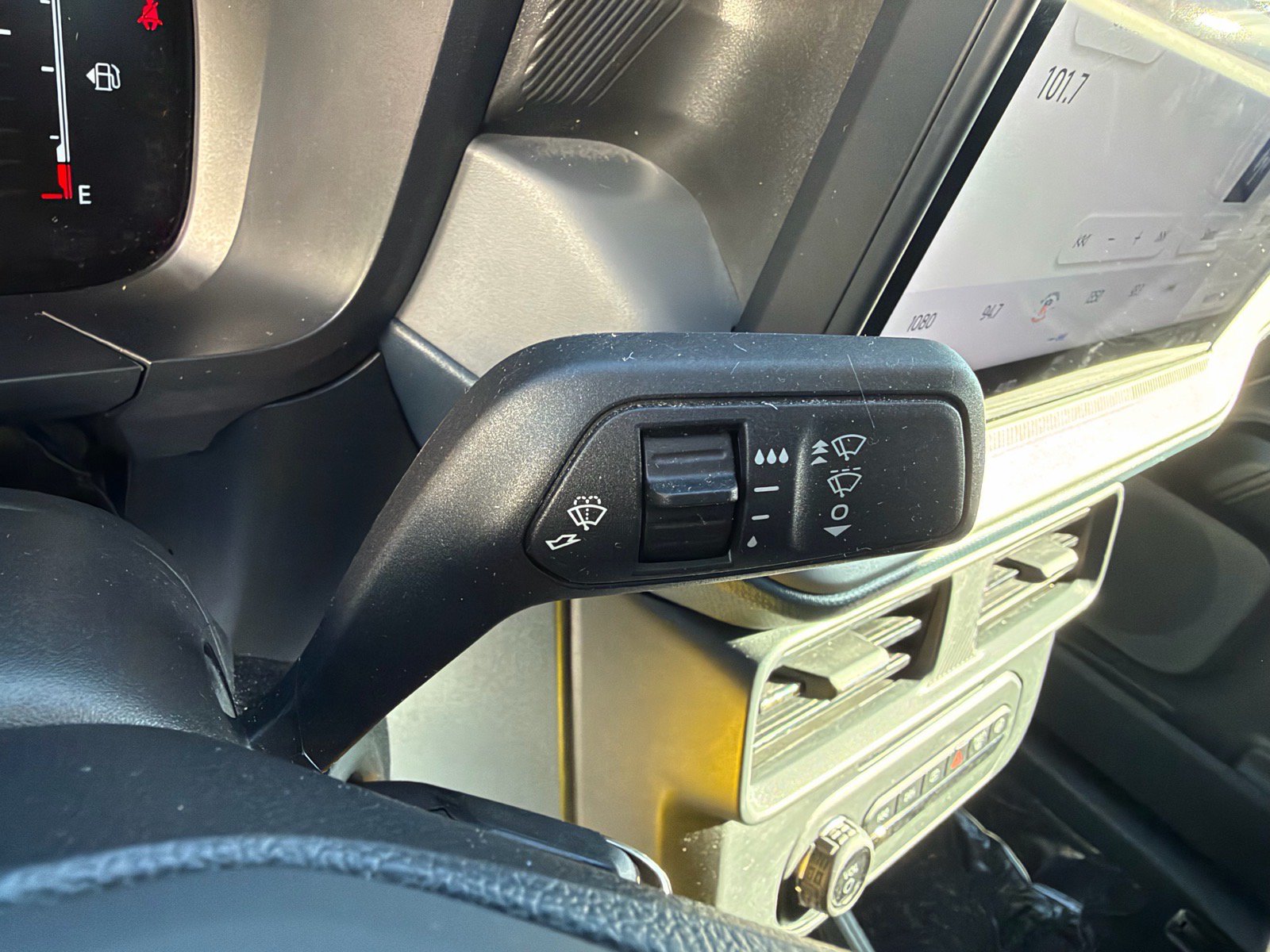 Used 2025 Ford Maverick XL w/ Equipment Group 102A AWD/4WD image 33