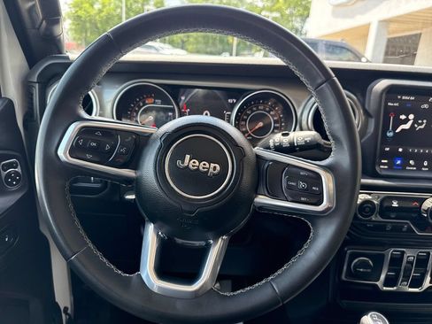 Used 2023 Jeep Wrangler Unlimited Sahara AWD/4WD image 14