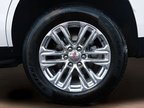 Used 2024 GMC Yukon SLT AWD/4WD image 32