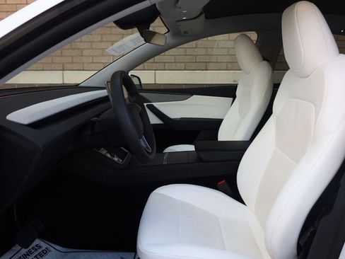 Used 2026 Tesla Model Y 2WD image 14