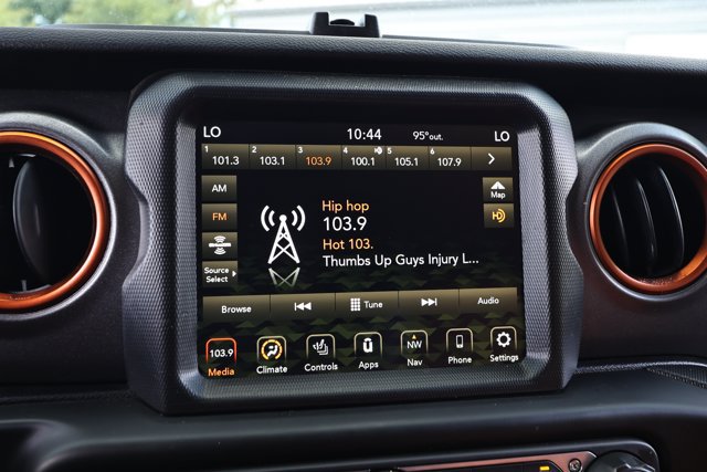 Used 2022 Jeep Gladiator Mojave w/ Cold Weather Group AWD/4WD image 16
